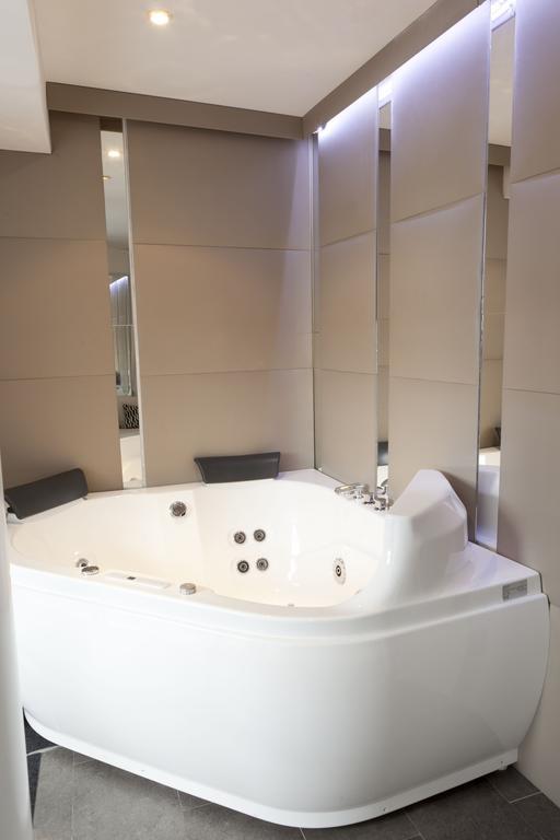 One-Bedroom Apartment Hot Tub,118740523:JPEG